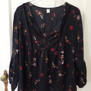Old Navy Floral Tassel Top in Black